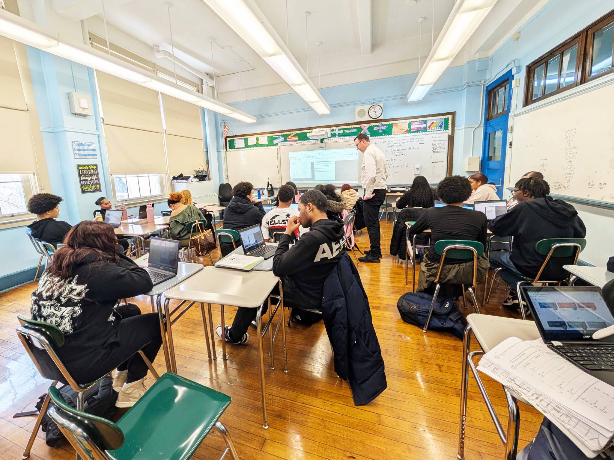 Students asking questions during a FiCycle Career Chat